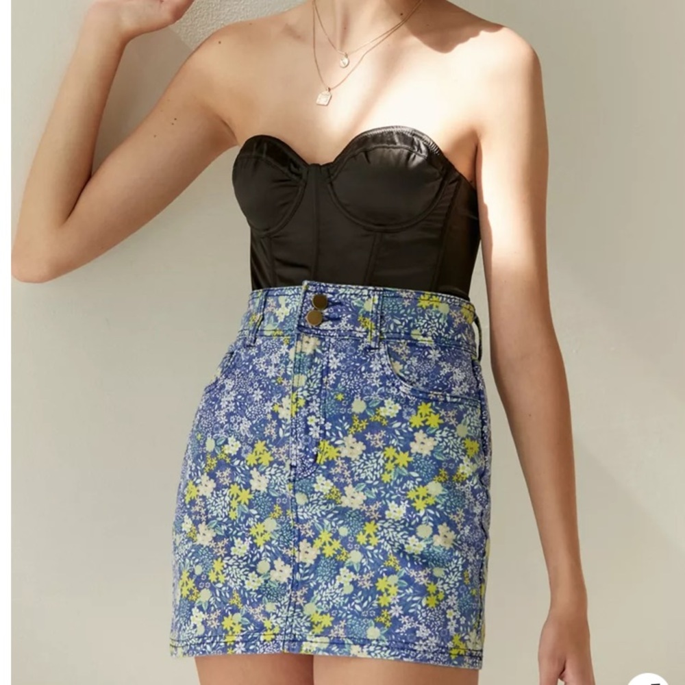 Laura Ashley & UO Denim Double-Button Mini Skirt M FLOWER floral Euc